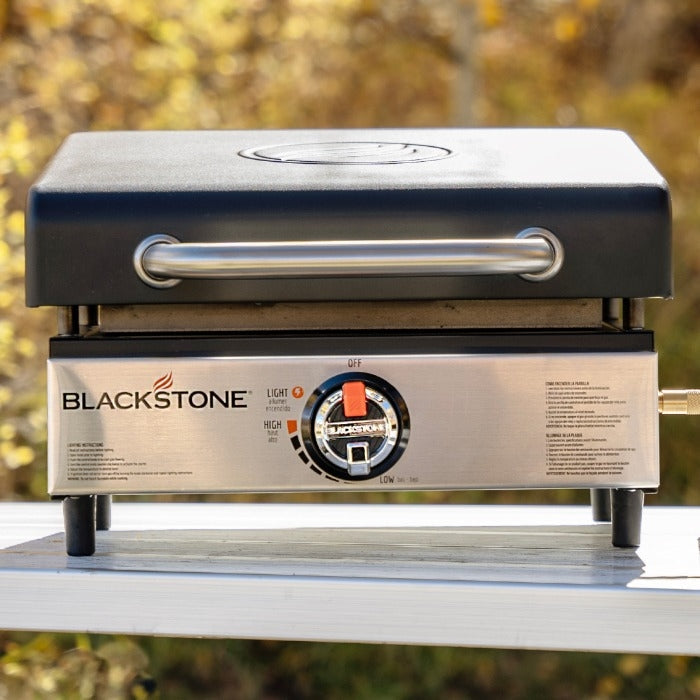 Blackstone 17" Portable Tabletop Griddle BBQ with Hood | 257-2143EU