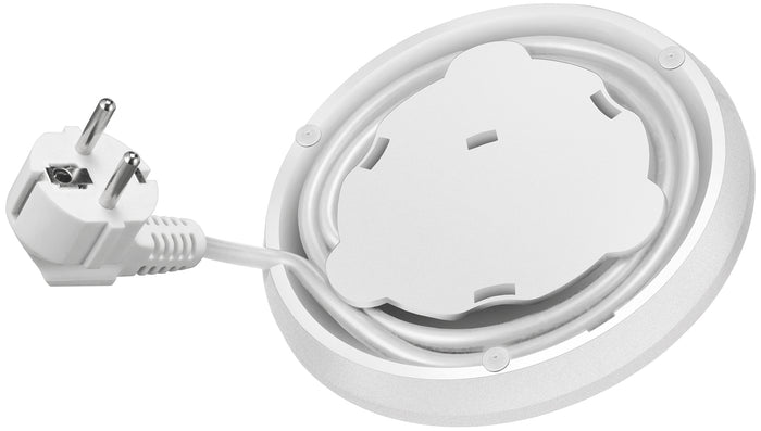 Der Unold Blitzkocher Edel 1,5 l verfügt über einen weißen europäischen Stecker mit zwei Stiften an einem Spiralnetzkabel, das ordentlich um seinen glatten, runden weißen Sockel gewickelt ist.