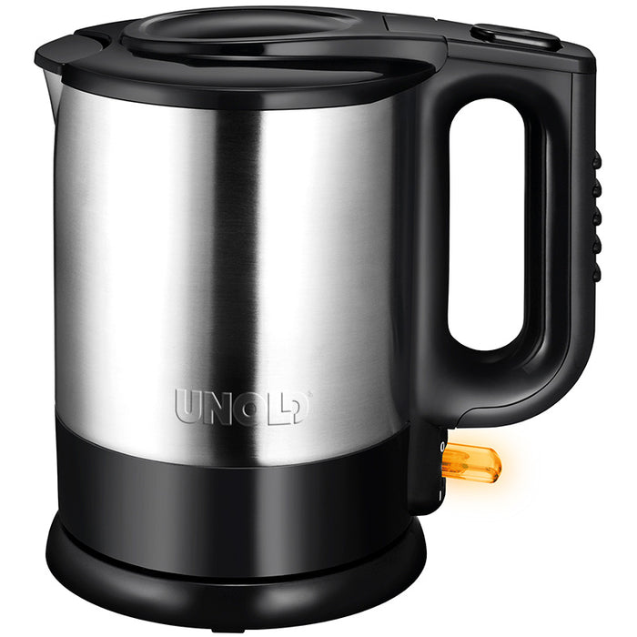 Der Unold Blitzkocher Edition 1,5 L ist ein Wasserkocher aus Edelstahl mit schwarzem Griff und Standfuß, Ausguss, Klappdeckel und orangefarbener Kontrollleuchte am Boden.