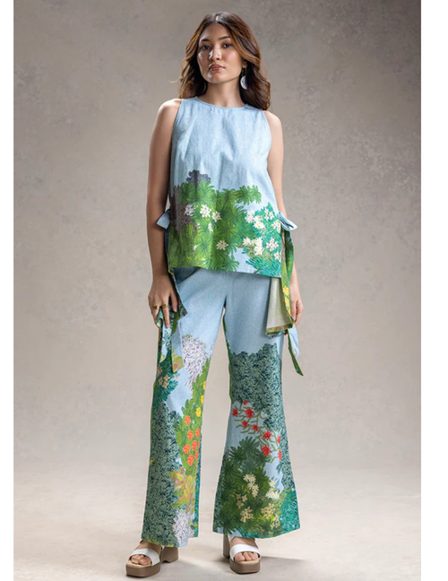 Blume Paneled Set