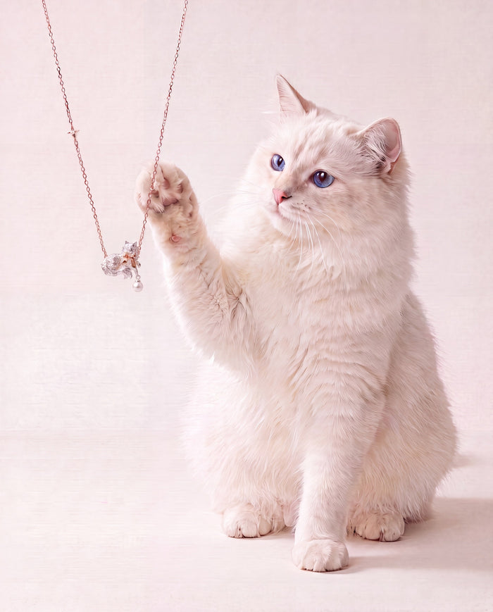 Fluffy Cat Inline Necklace