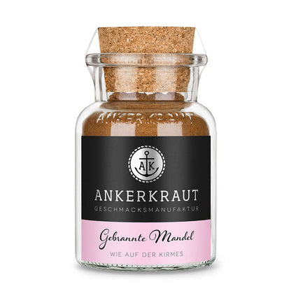 Gebrannte Mandeln Gewürz von Ankerkraut im Korkenglas auf weißem Hintergrund.