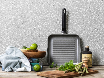 Granite grillpan 26x26 cm zwart in keuken