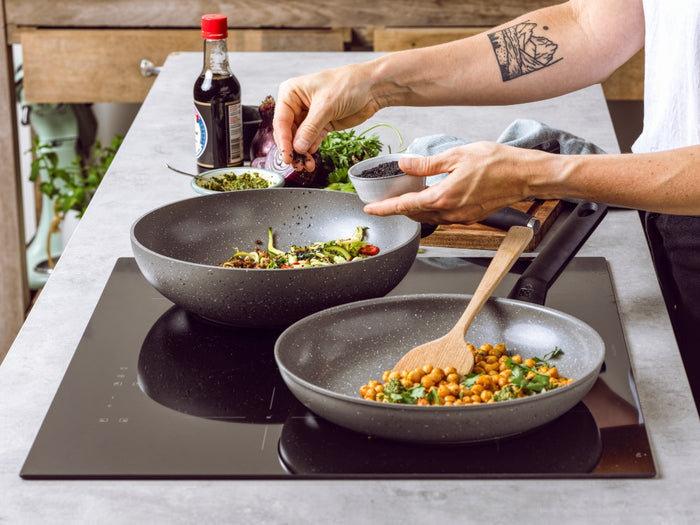 Granite wokpan 28 cm zwart met groenten