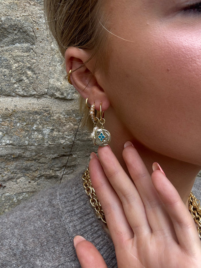 High-quality trendy gold-plated statement hoop earrings