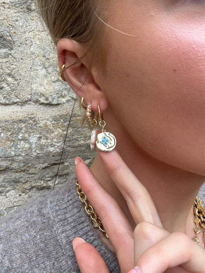 High-quality trendy gold-plated statement hoop earrings for summer look