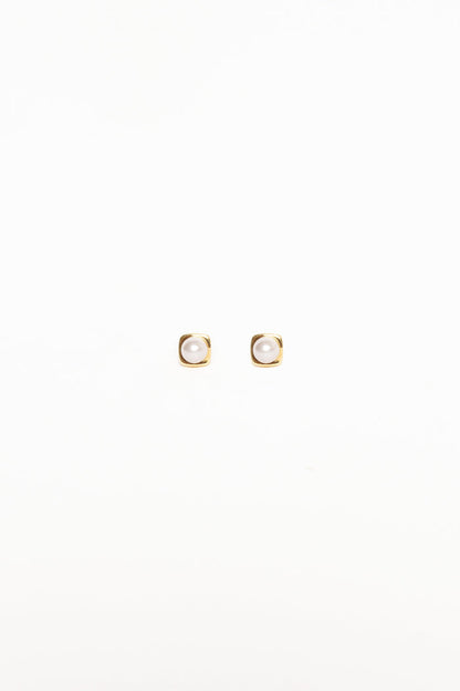 Petal and Pup USA ACCESSORIES Helene Stud Earrings - Gold/Pearl One Size