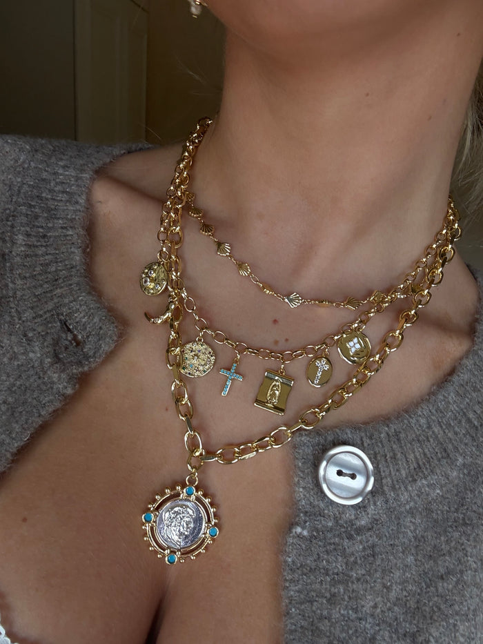 Cool jewellery stack with chunky gold necklaces