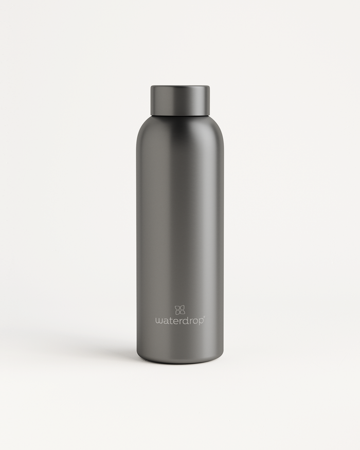 Metal Thermo Steel drinking bottle, black with a cap, double-walled stainless steel, 600ml, keeps drinks cold for 24 hours or hot for 12 hours.