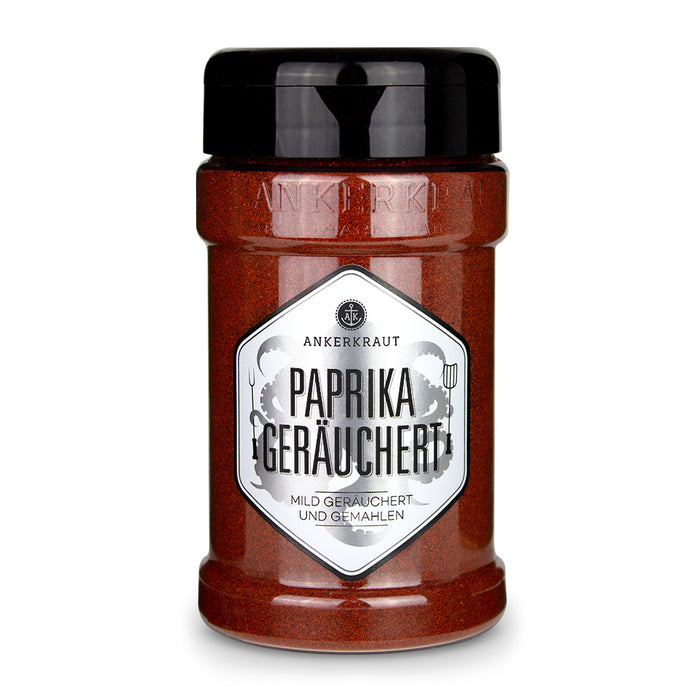 Ankerkraut Geräuchertes Paprikapulver im Gewürzstreuer vor weißem Hintergrund.