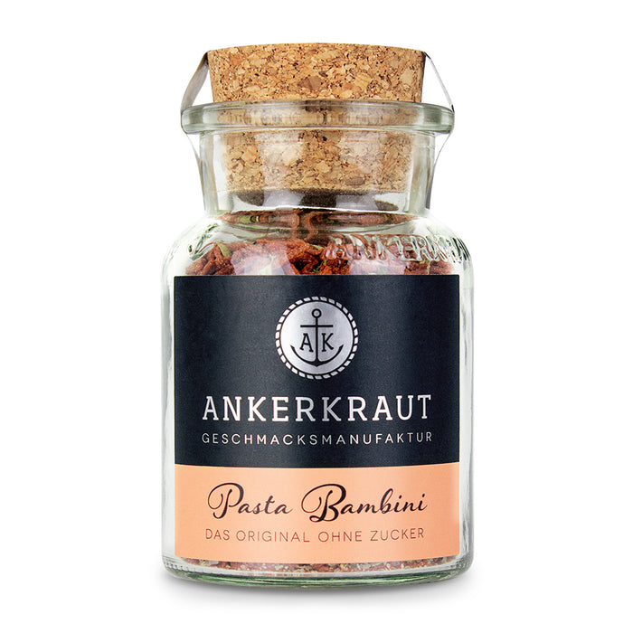 Pasta Bambini von Ankerkraut im Korkenglas auf weißem Hintergrund.