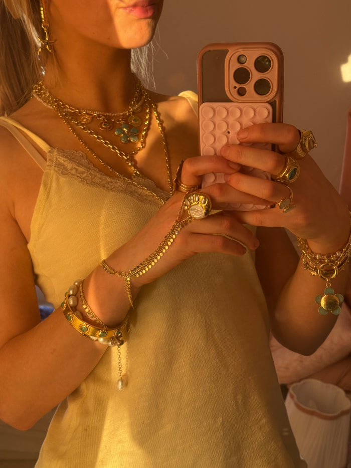Sequin Hand Chain in Gold