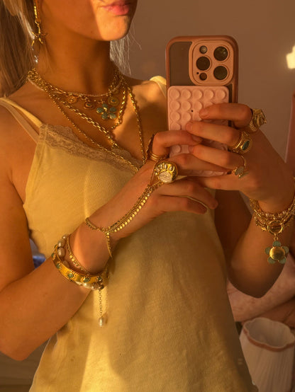 Sequin Hand Chain in Gold