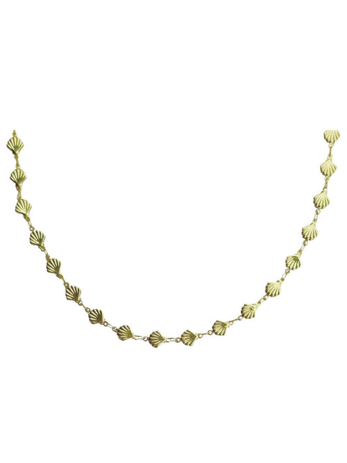 Trendy gold plated Short shell chain necklace for layering jewellery stacks