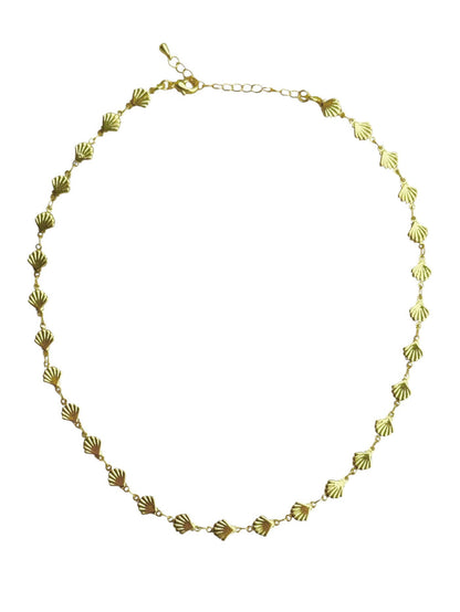 Trendy gold plated Short shell chain necklace for layering jewellery stacks