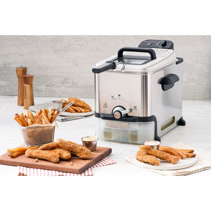 T-FAL Ez Clean Deep Fryer - Blemished package with full warranty - FR800051